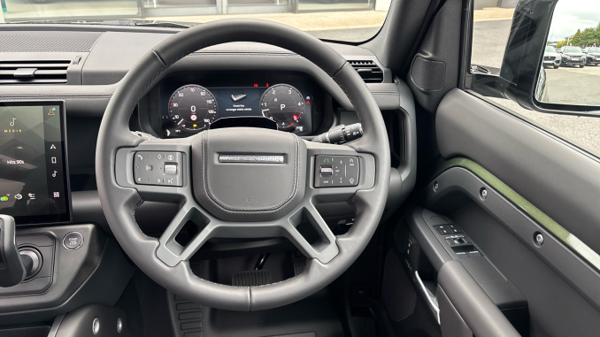Land Rover Defender 3.0 D250 X-Dynamic HSE 90 3dr Auto Diesel Estate - Image 15